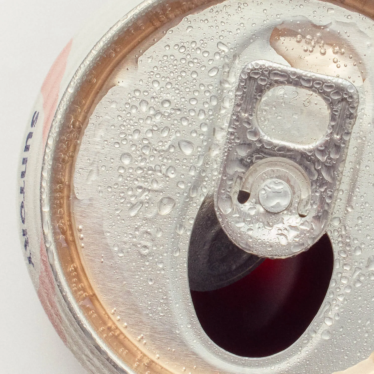 can-top-open-tab-condensation-closeup