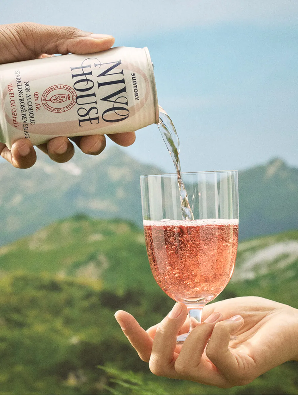 rose-pour-glass-mountains-outdoor-nivo