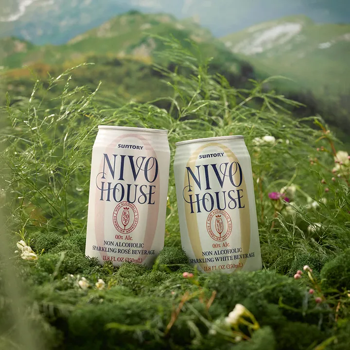 rose-white-cans-meadow-mountain-outdoor-nivo